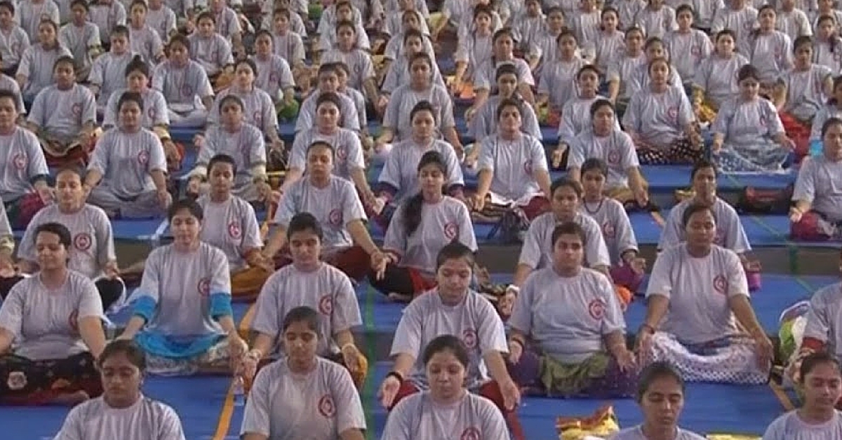 VIDEO: 1632 Pregnant Women Perform Yoga, Set Guinness World Record