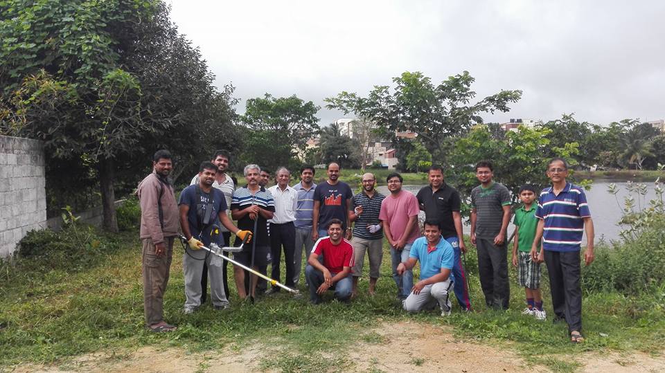 Volunteers of Akshaya Nagara Kere Sutta Mutta