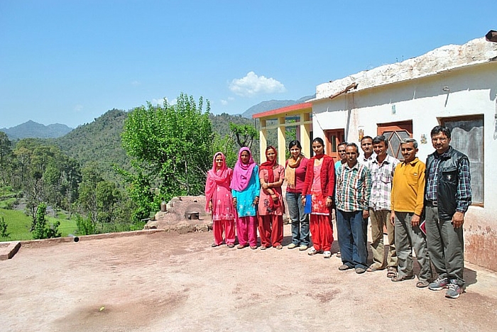 Ishira visiting a group of small holder farmers practicing terrace cultivation in Thakurdwara village in Pachhad tehsil. Image courtesy: Crop-Connect