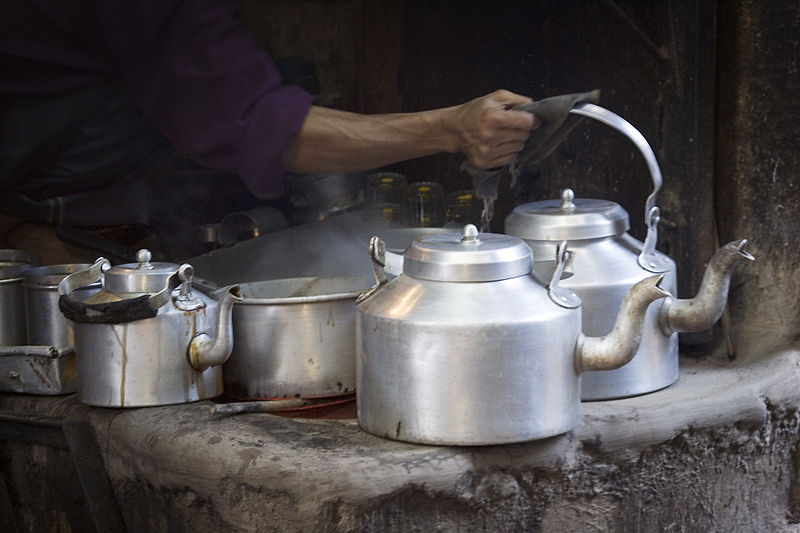 800px-India_-_Varanasi_chai_tea_-_1420