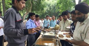From Ragpickers to Office Goers - Everyone Eats for Free at This Weekly Buffet by a Delhi Hotel
