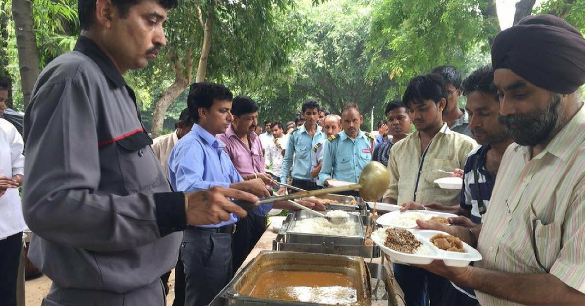 From Ragpickers to Office Goers – Everyone Eats for Free at This Weekly Buffet by a Delhi Hotel