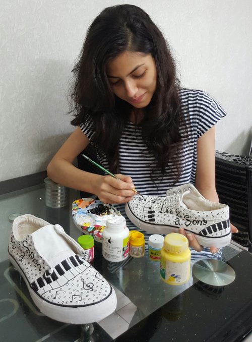 Nida Charfare hand-painting her designs 