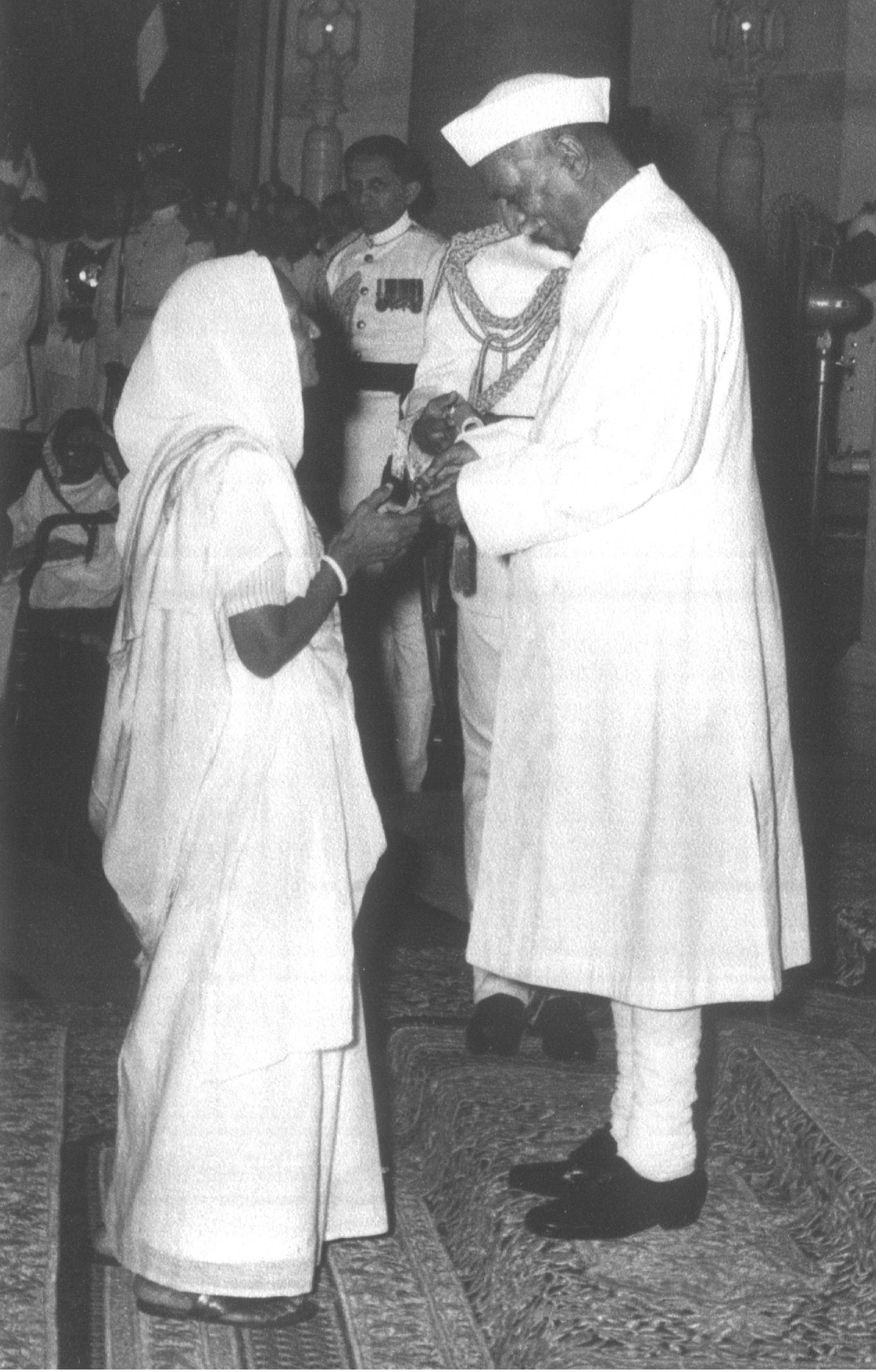 Smt. Jankideviji Bajaj receiving 'Padma Vibhushan', from President of India Dr. Rajendra Prasad.