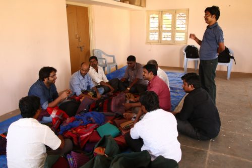 During our visit to Bagalkot, weavers tell us how they have been forced to shift to power looms and hence, most of the Ilkals in the market today are not handloom. 