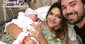 Should Commercial Surrogacy be Allowed? Read One Couple’s Story