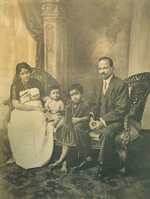 Maharani Sethu Lakshmi Bayi with her consort and daughters,Princess Uthram Tirunal Lalitamba Bayi and Princess Karthika Tirunal Indira Bayi (1928)