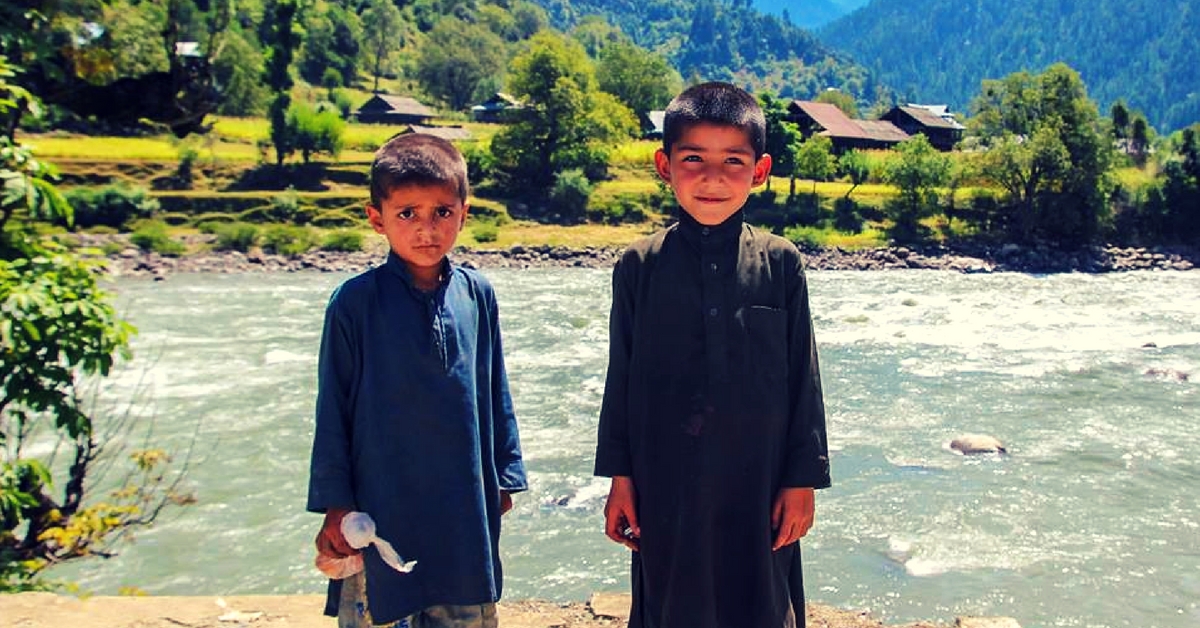 This Viral Post about Indo-Pak Friendship of Three Kids Separated by a River Will Make Your Day