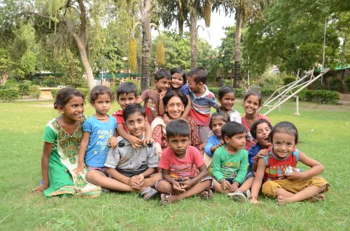 Meena with the children of nearby slums who come to her centre to study