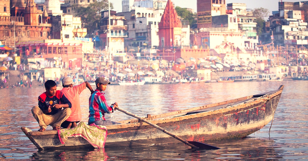 This Beautiful Website Gives You the Virtual Experience of Being on a Boat in Varanasi