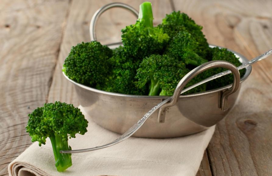 bowl-of-steamed-broccoli