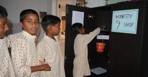A Madurai School's Super Innovative Method to Teach the Lesson of Honesty to Its Students