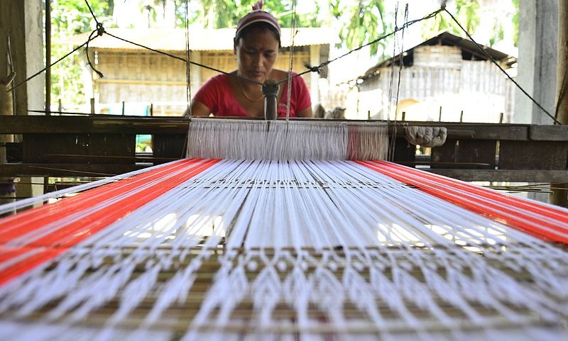 woman-handloom