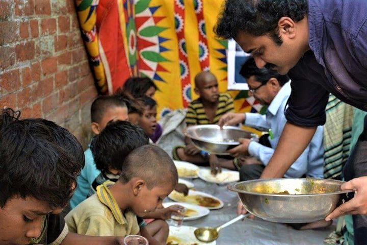 Thanks to This College Teacher, Excess Food from Hostels and Canteens is Reaching the Poor