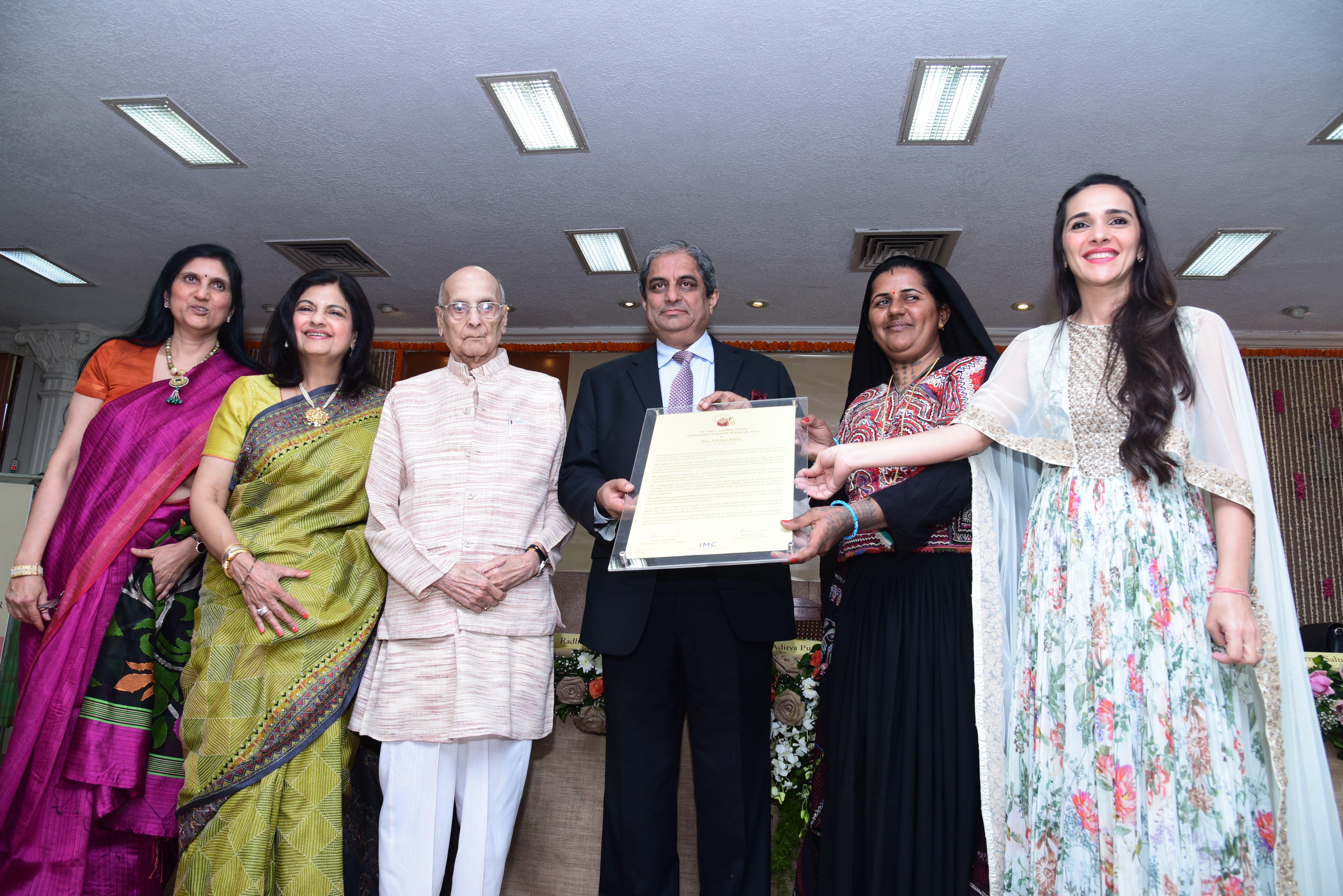 Smt. Pabiben Rabari receiving 24th IMC- Ladies’ Wing Jankidevi Bajaj Puraskar-2016 from Mr. Aditya Puri – Managing Director, HDFC Bank and Mrs. Tara Sharma Saluja - Actress, Entrepreneur, Creator, Co – Producer and Host of The Tara Sharma Show