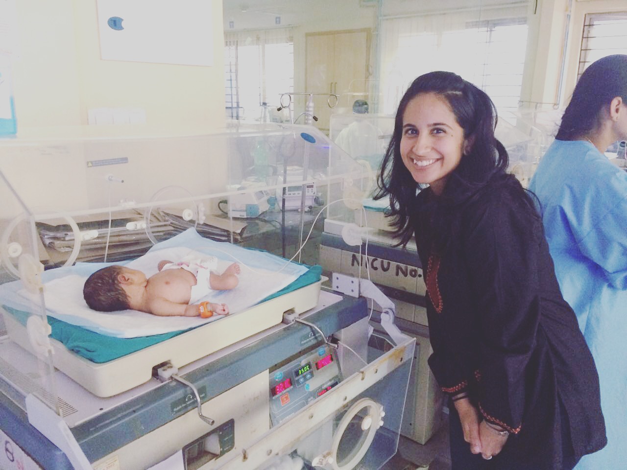 Janan putting a Bempu bracelent on a newborn.