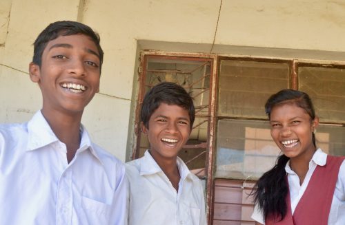 Vishal Sadamwar with his friends, Mangesh Mahadole and Payal Borkar, after class at Jyotiba Phule Vidyalaya. (Credit: Dilnaz Boga\WFS)