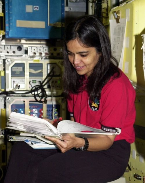 write a biography on kalpana chawla