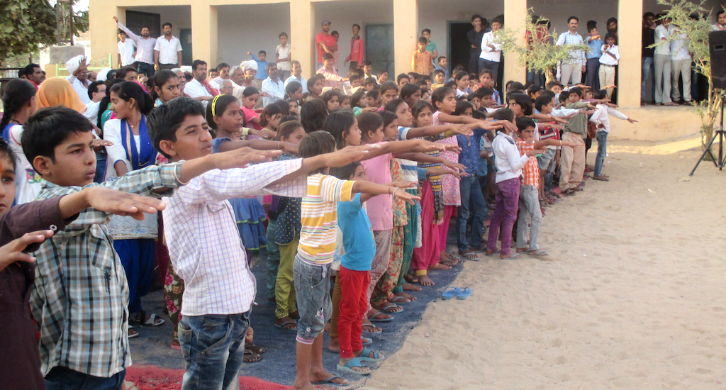 The children of Jaisalsar take a pledge to oppose child marriage. (Photo by Tarun Kanti Bose)