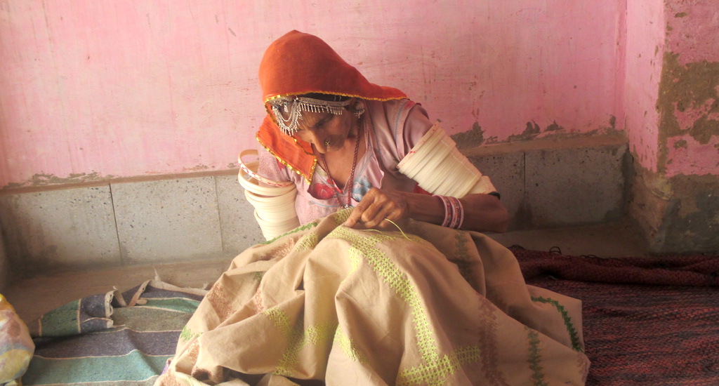 Paaro Bai of Dandkala village in Bikaner doing Kashida embroidery. (Photo by Tarun Kanti Bose)