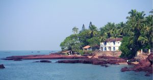 You Can Soon Help Clean up Goa's Beaches Using WhatsApp. Here's How!