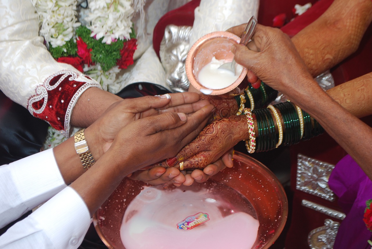 This Unconventional Wedding Had A Female Priest And No Kanyadaan