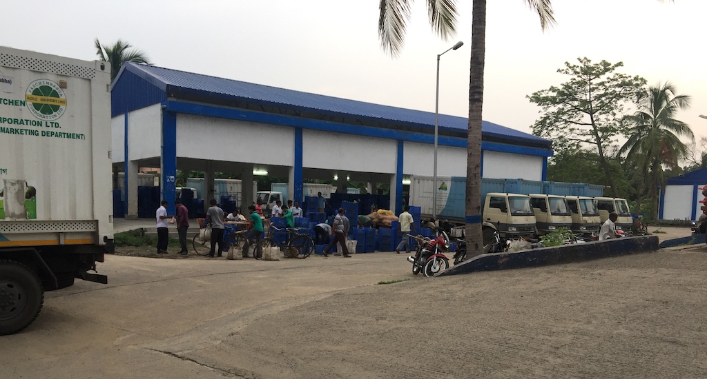 Business being conducted at the Singur procurement hub. (Photo by Dhruba Das Gupta)