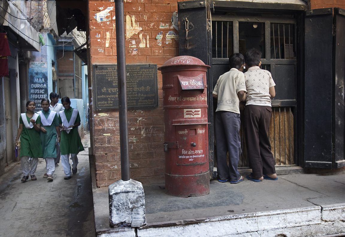 Post Offices & Banks to Soon Offer Aadhaar Services