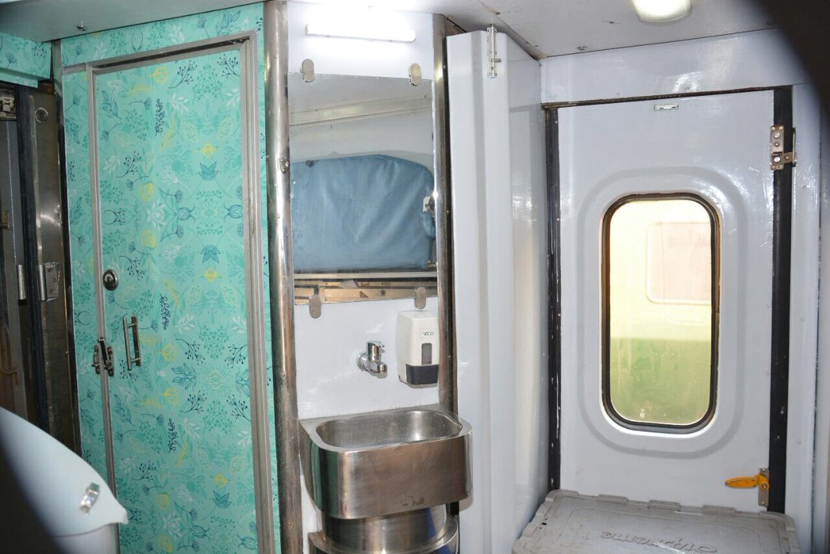 Rajdhani-Swarna Coaches- Indian Railways (1)