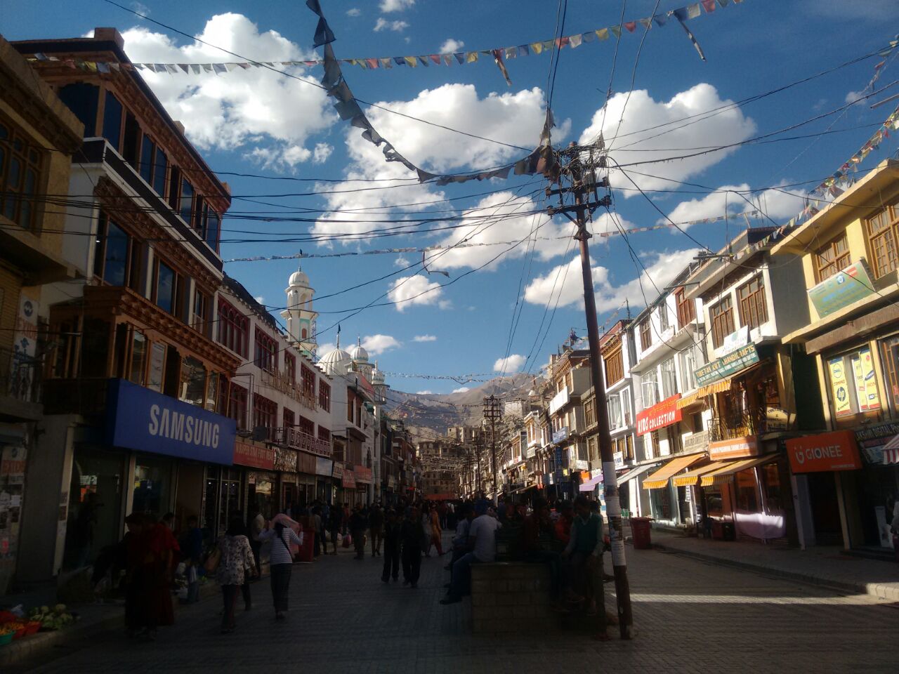 The main Leh bazaar. (Source: Namgyal Wangchuk)