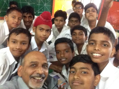 Ravinder Singh with his students. (Source: Ravinder Singh Dahiya)