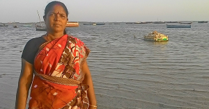 These Saree-Clad Women Divers Protect Rameshwaram's Coast While Making a Living!