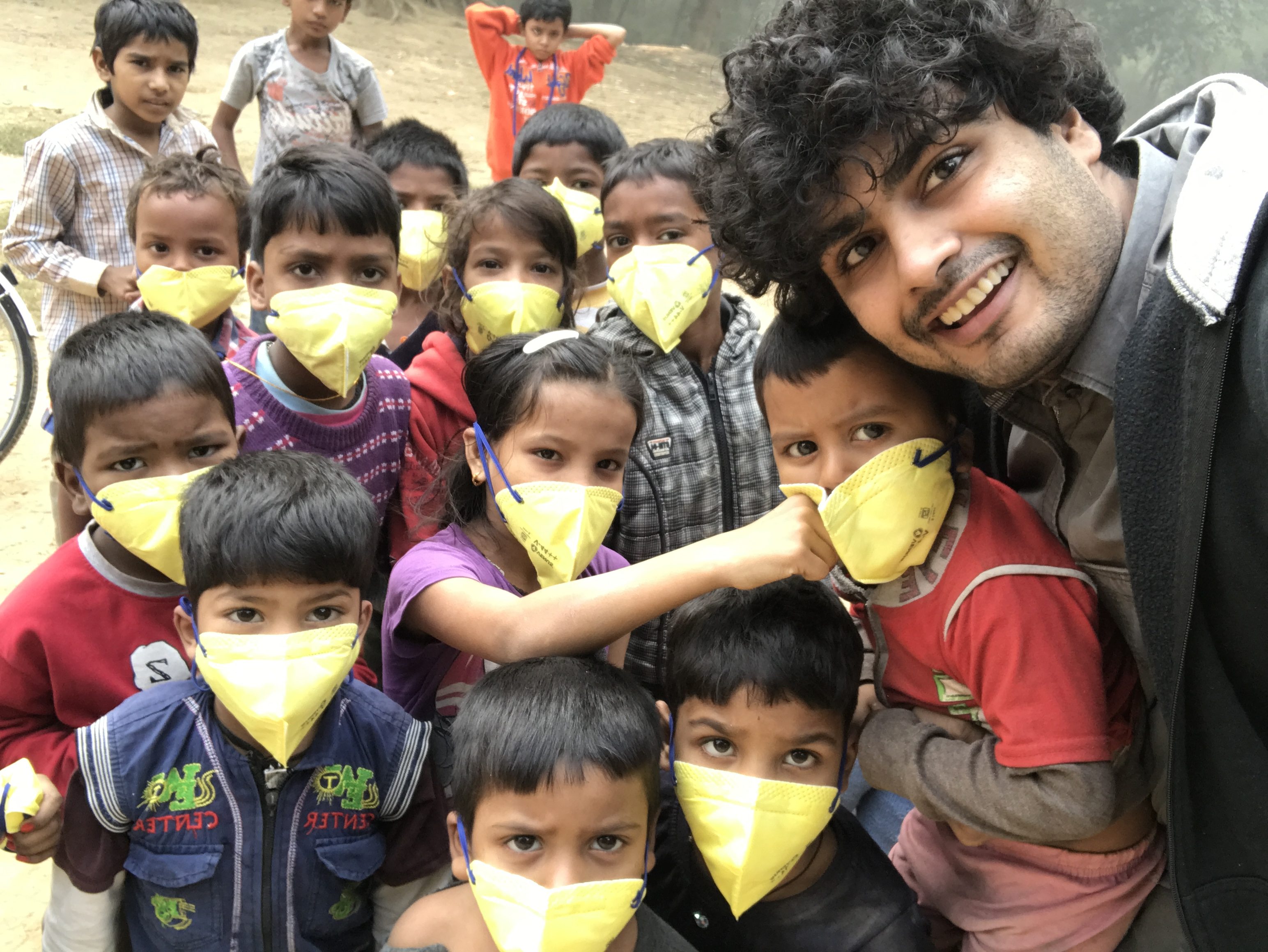 Delhi-smog-street kids