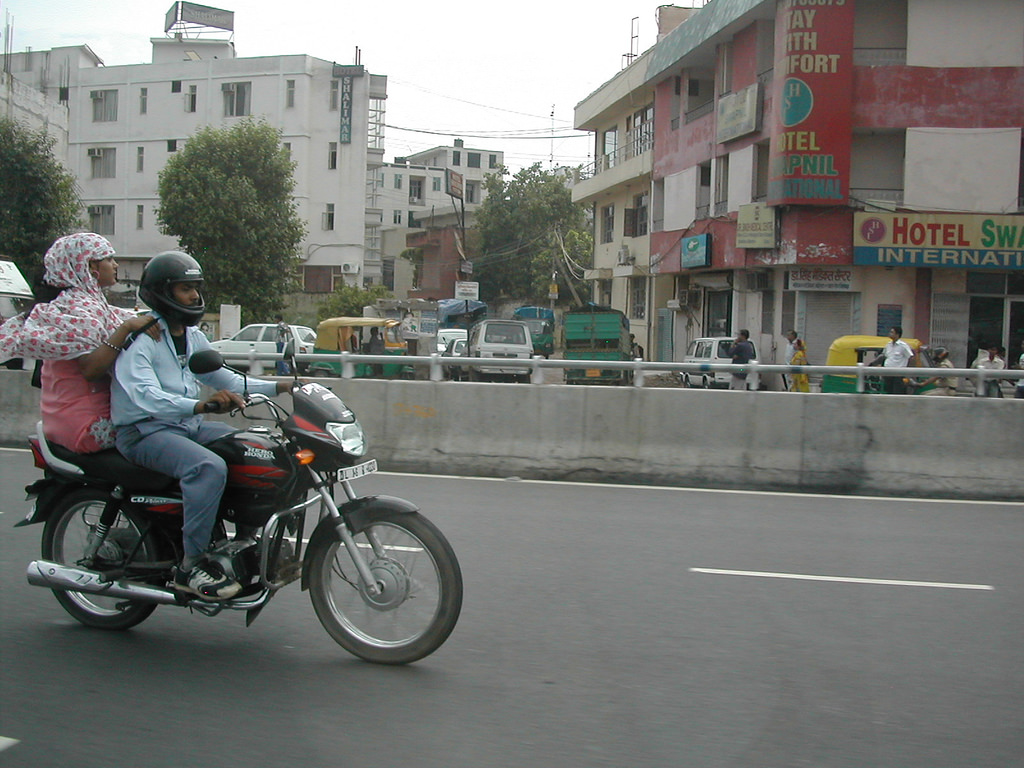 Delhi Cop - free helmets