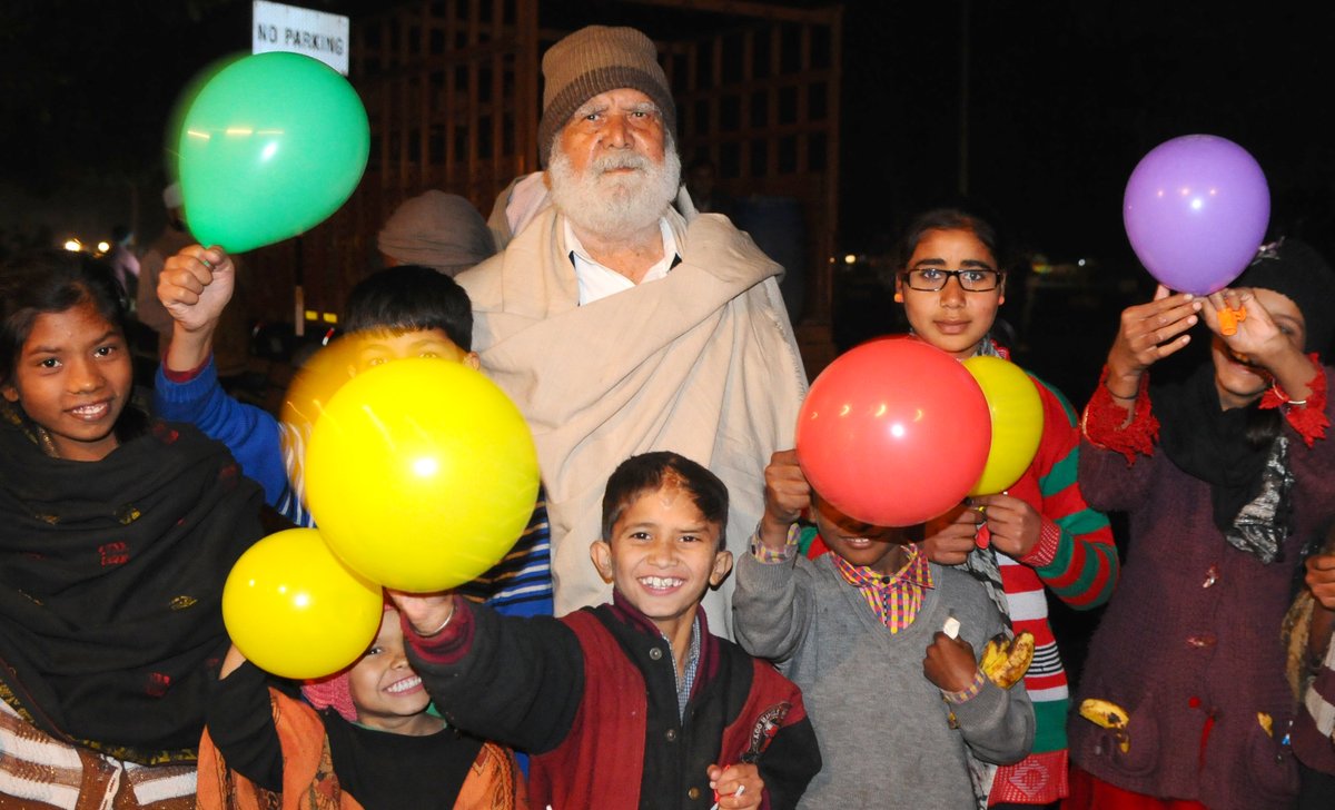 A Lost Childhood and a Langar Inspired This 83-Year-Old to Feed Hundreds of Poor Kids Everyday