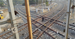 The Quick Thinking of Two Motormen Saves the Day in Mumbai