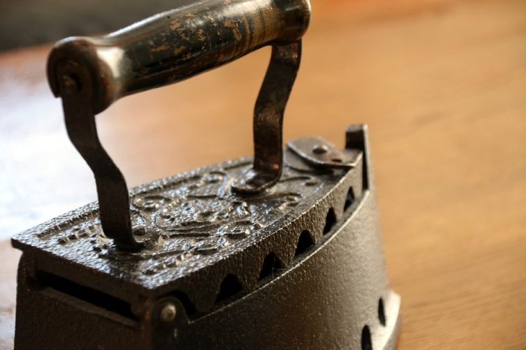 New Lightweight & Economic Iron Press Runs on LPG Instead of Coal