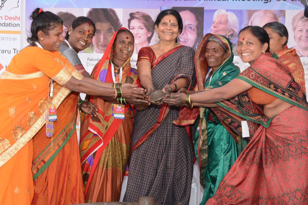 Chetna Sinha with other women micro- entrepreneurs. (Source: Twitter) 