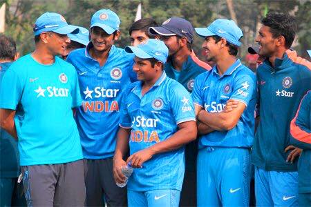 Rahul Dravid with boys from the Under-19 side. (Source: Facebook)