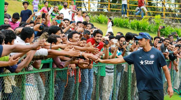 Coach Dravid interacting with fans. (Source: Rahul Dravid official Facebook page)