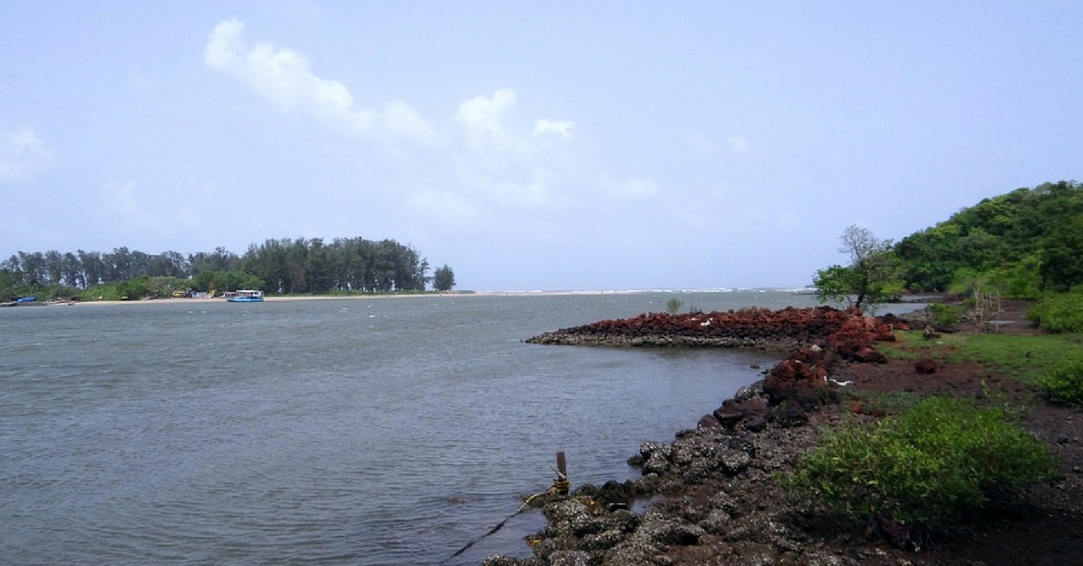 Be careful while swimming, the shore can have slippery, jagged rocks. Image Courtesy: Maxpixel.