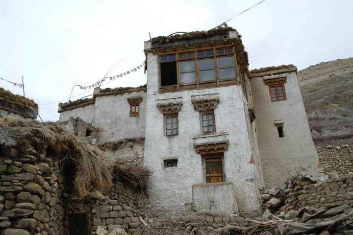 Traditional Ladakhi house. (Source: Wikimedia Commons)