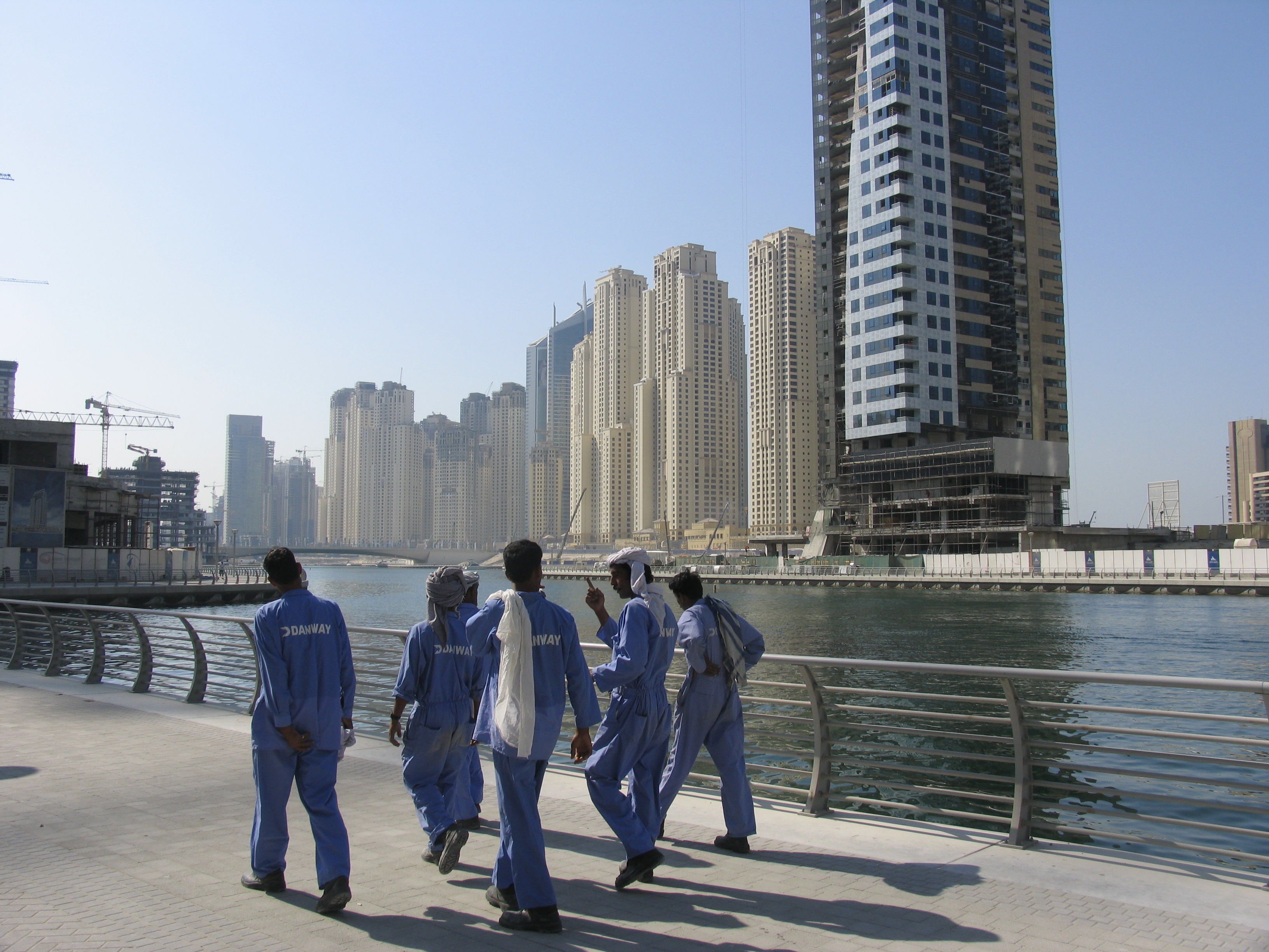 Migrant construction workers in Dubai (Source: Wikimedia Commons)