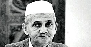 Unlike Super-Rich Defaulters, This Ex-PM's Family Honoured Their Loan to PNB!