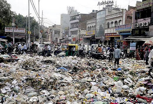 Cities in India are getting crushed under the weight of garbage. (Source: Redkarmate)