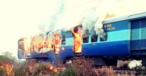 Fire in Toofan Express: Alert Train Driver's Quick Action Saves Passengers!