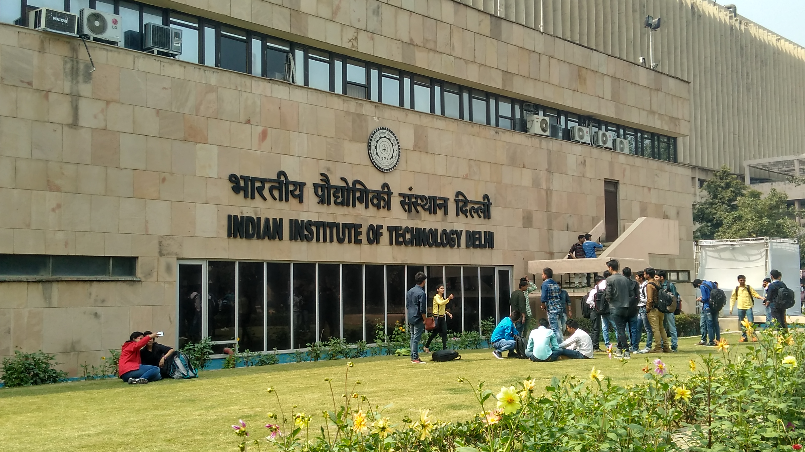 IIT Delhi Offers Free Online Course on Artificial Intelligence: How to Apply