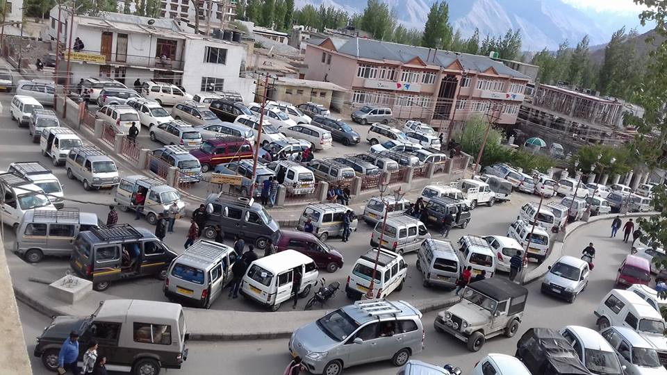 Congestion in the heart of Leh. (Source: Facebook)