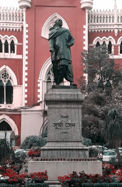 A statue of Surya Sen in front of Calcutta High Court. (Source: Facebook)