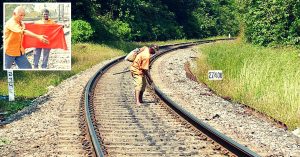 Trackmen & Their Red 'Gamchas' Save Shiv Ganga Express From Major Disaster!